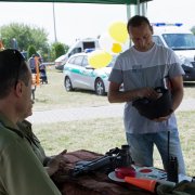 Mundurowi wspolnie na festynie